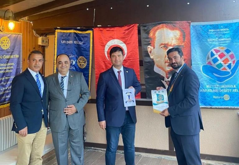 Echange de fanions avec le Rotary Club de Silivri (Turquie)